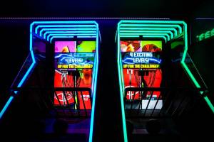 Tauche ein in die Welt der Arcade-Klassiker und Multiplayer-Action bei JKS. Jetzt erleben – allein oder im Duell mit Freunden!