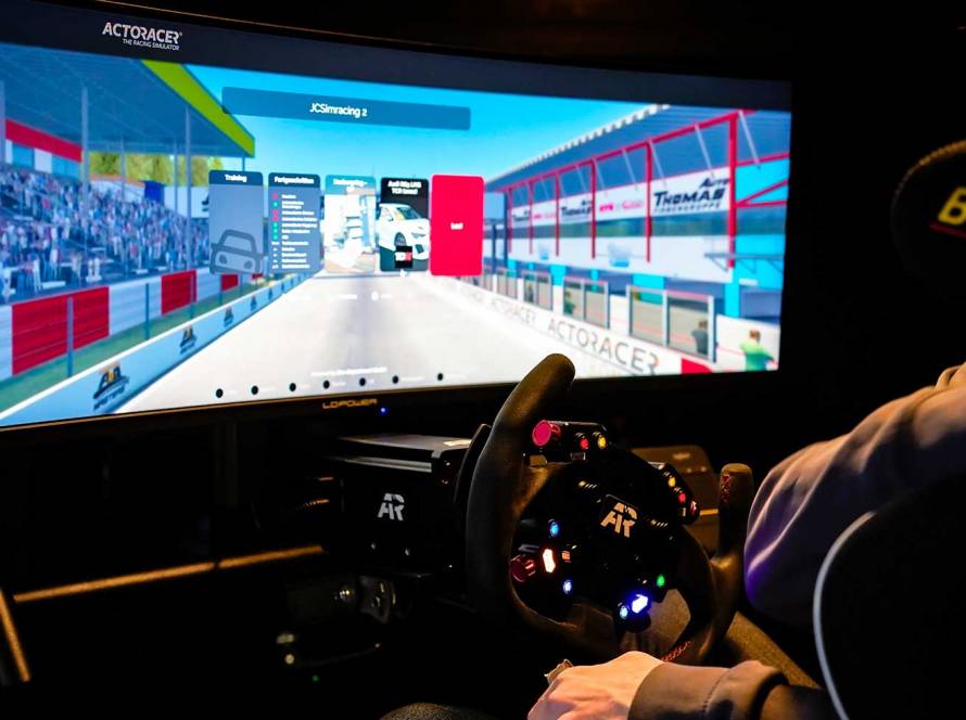 Ab sofort bei JKS: Zwei Actoracer x-TRON Rennsimulatoren für dein realistisches Racing-Erlebnis. Spür jede Kurve – jetzt testen in Mayen!